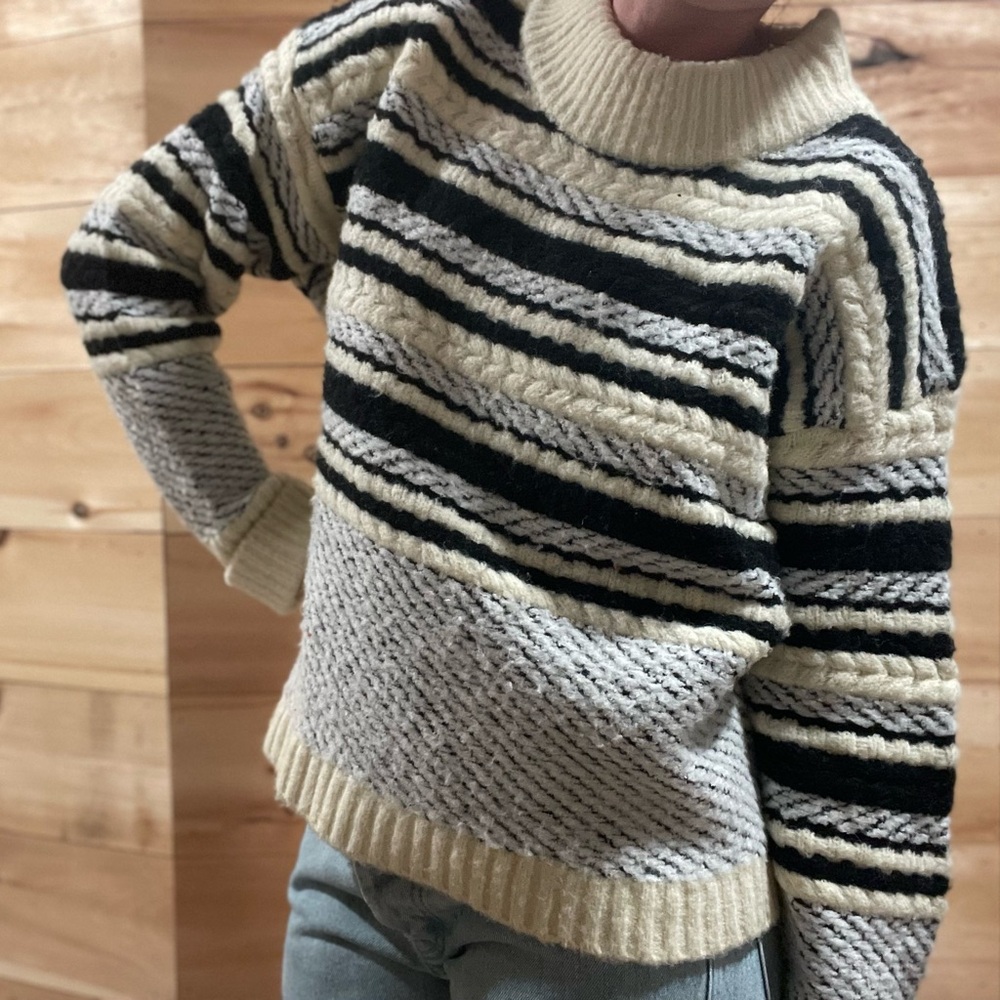 Allison New York Cream and Black Sweater Size S